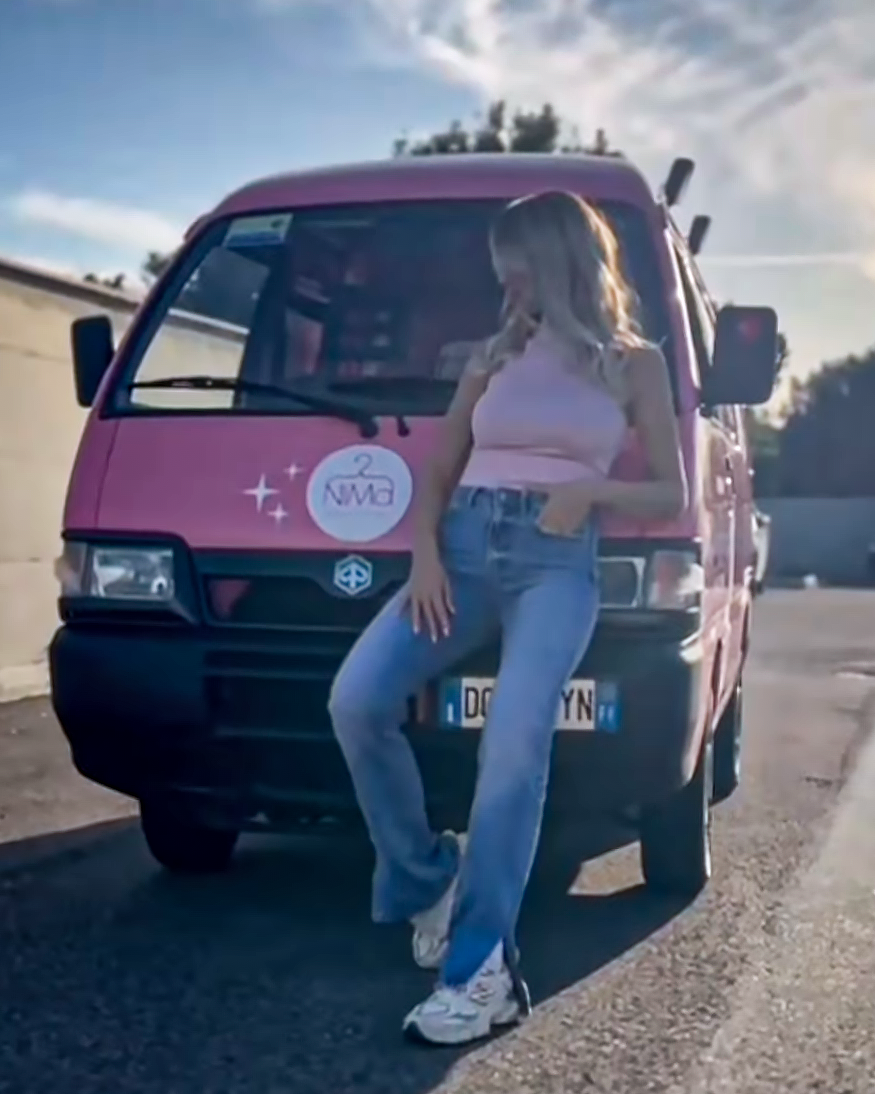 Moda donna 2025: tendenze Made in Italy da scoprire on the road